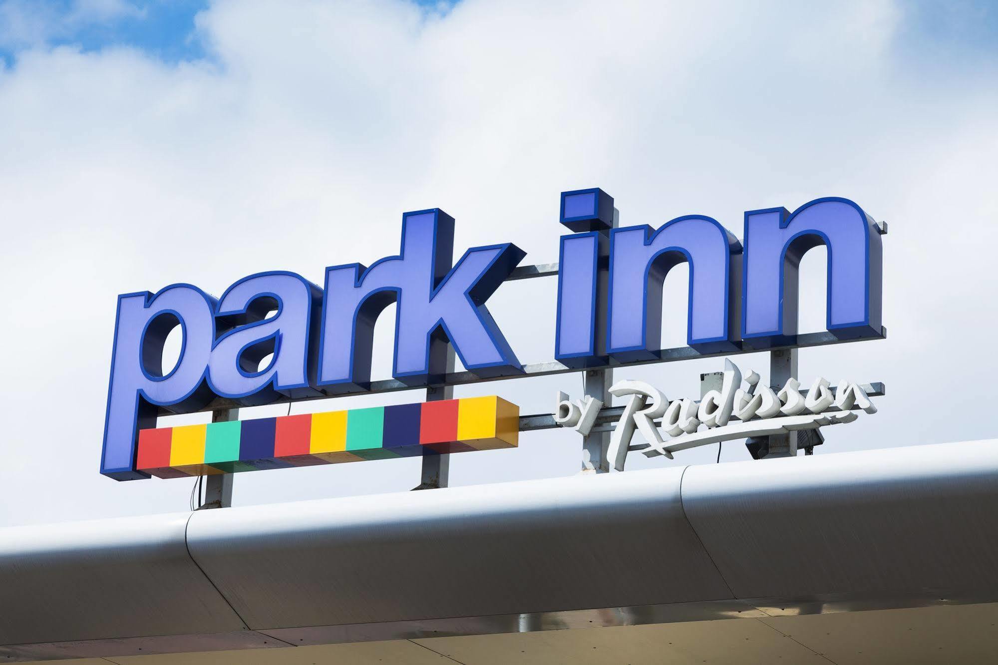 Park Inn By Radisson Peterborough Bagian luar foto