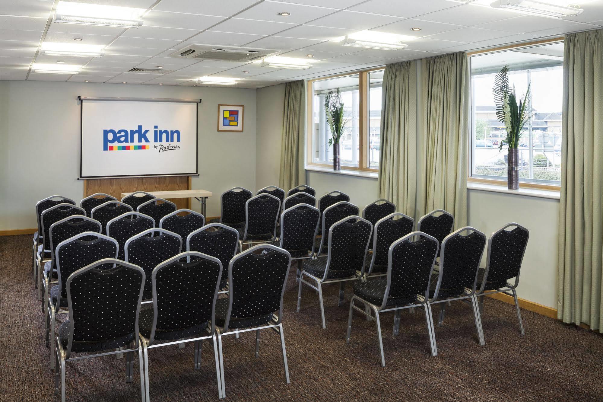 Park Inn By Radisson Peterborough Bagian luar foto