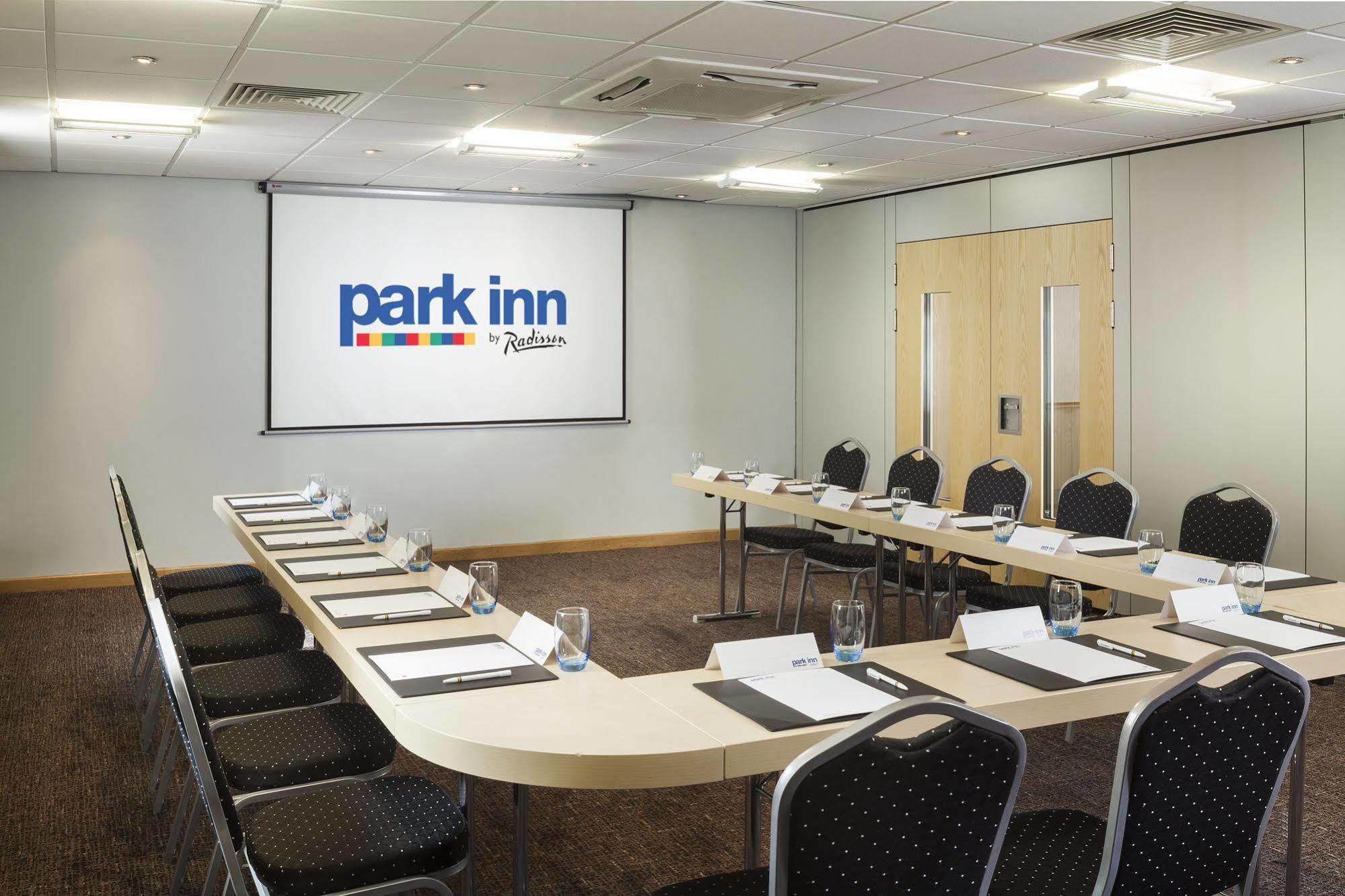 Park Inn By Radisson Peterborough Bagian luar foto